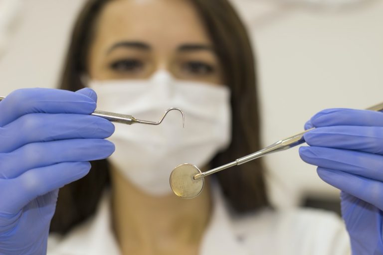 implante dentário