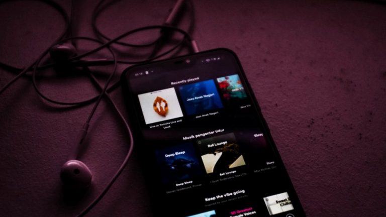 ouvir música no celular sem internet